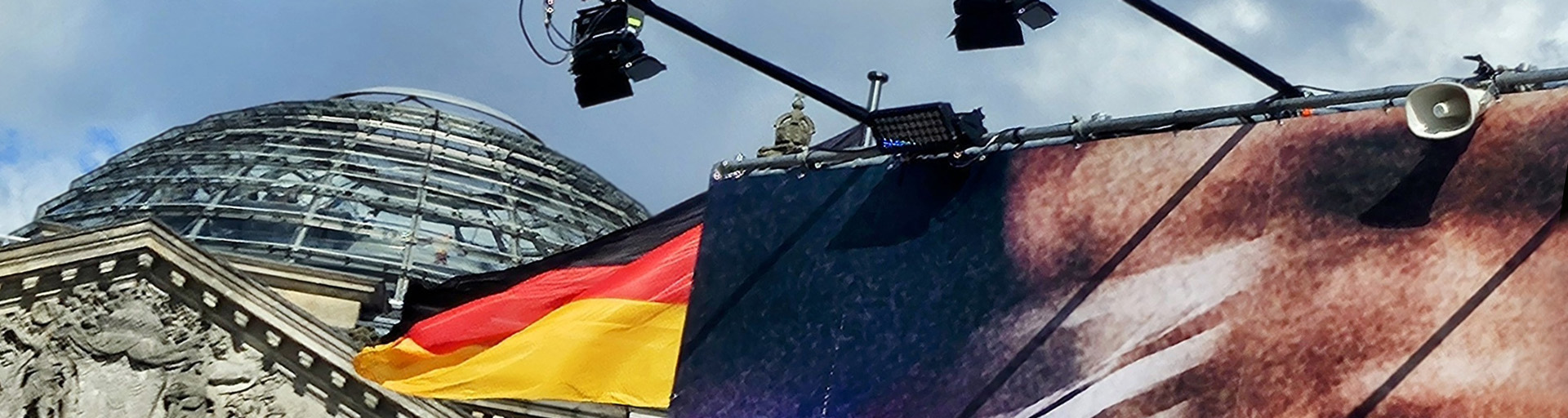 NIKOS bei einer Jubiläumsfeier auf dem Veranstaltungsgelände
