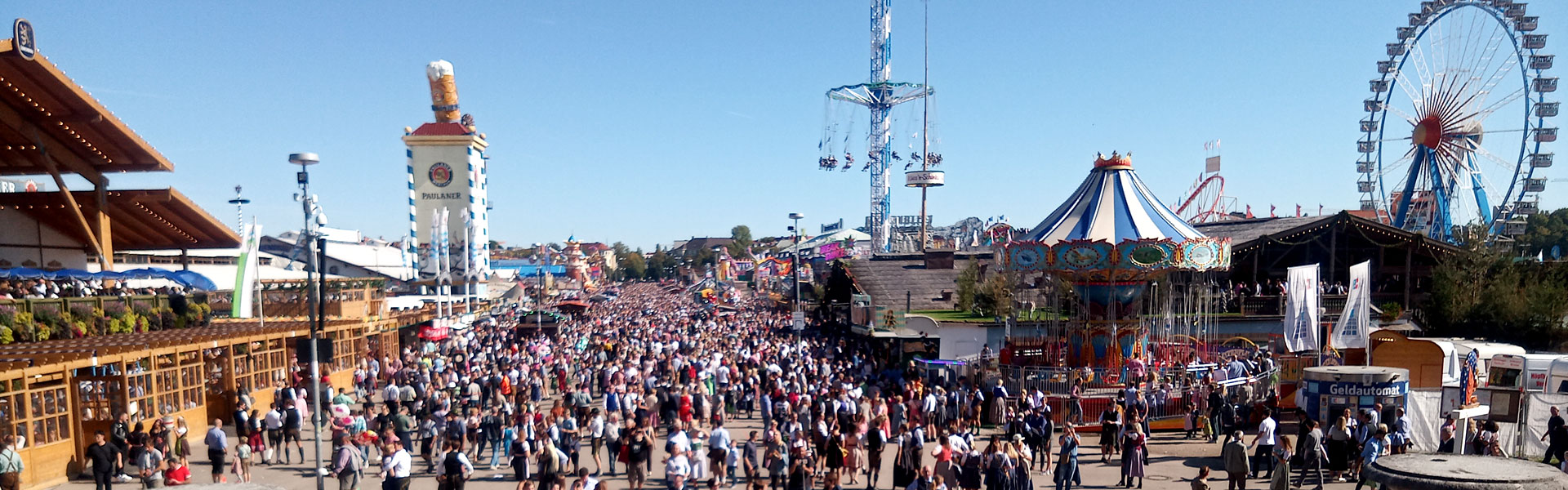 NIKOS auf einem Volksfest: Festzelte, Fahrgeschäfte und Besucherströme